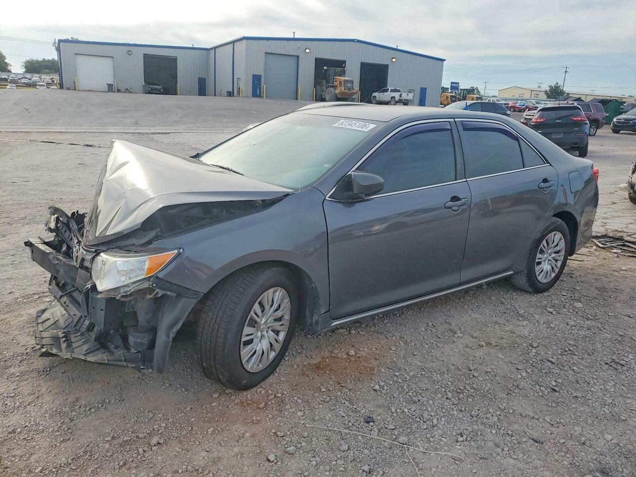2014 Toyota Camry Le - zdjęcie główne