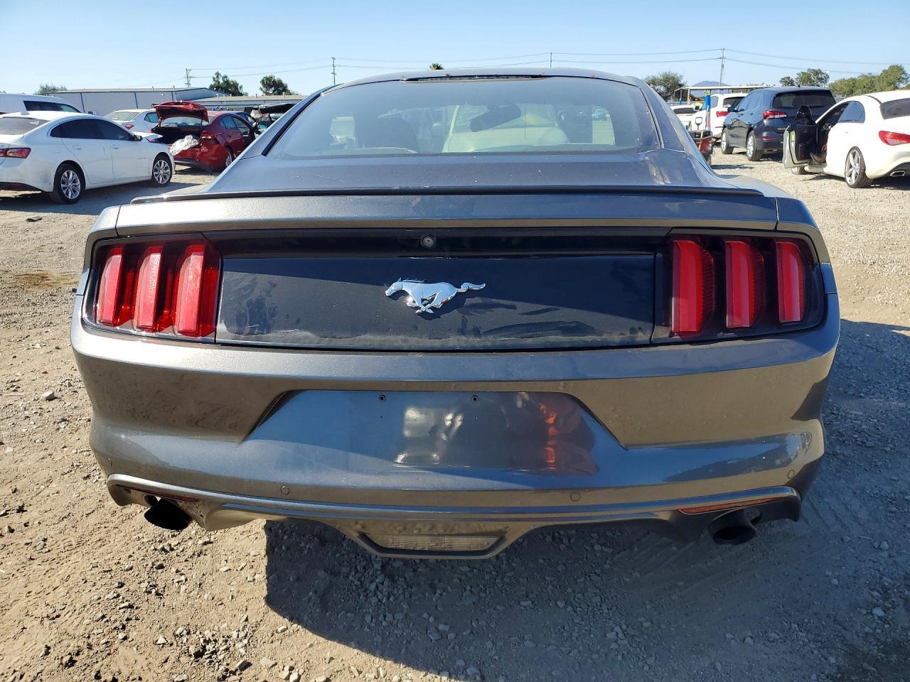 2016 Ford Mustang - zdjęcie 6