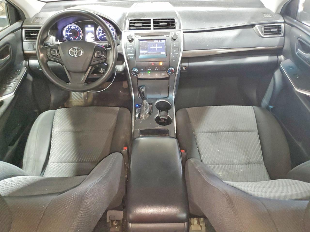 2016 Toyota Camry Le - zdjęcie 8