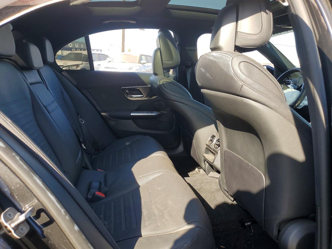 2025 Mercedes-Benz C 300 - zdjęcie 10