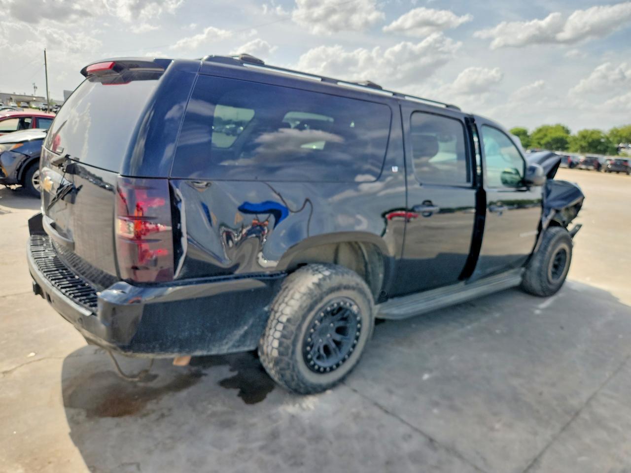 2013 Chevrolet Suburban K1500 Lt - zdjęcie 3