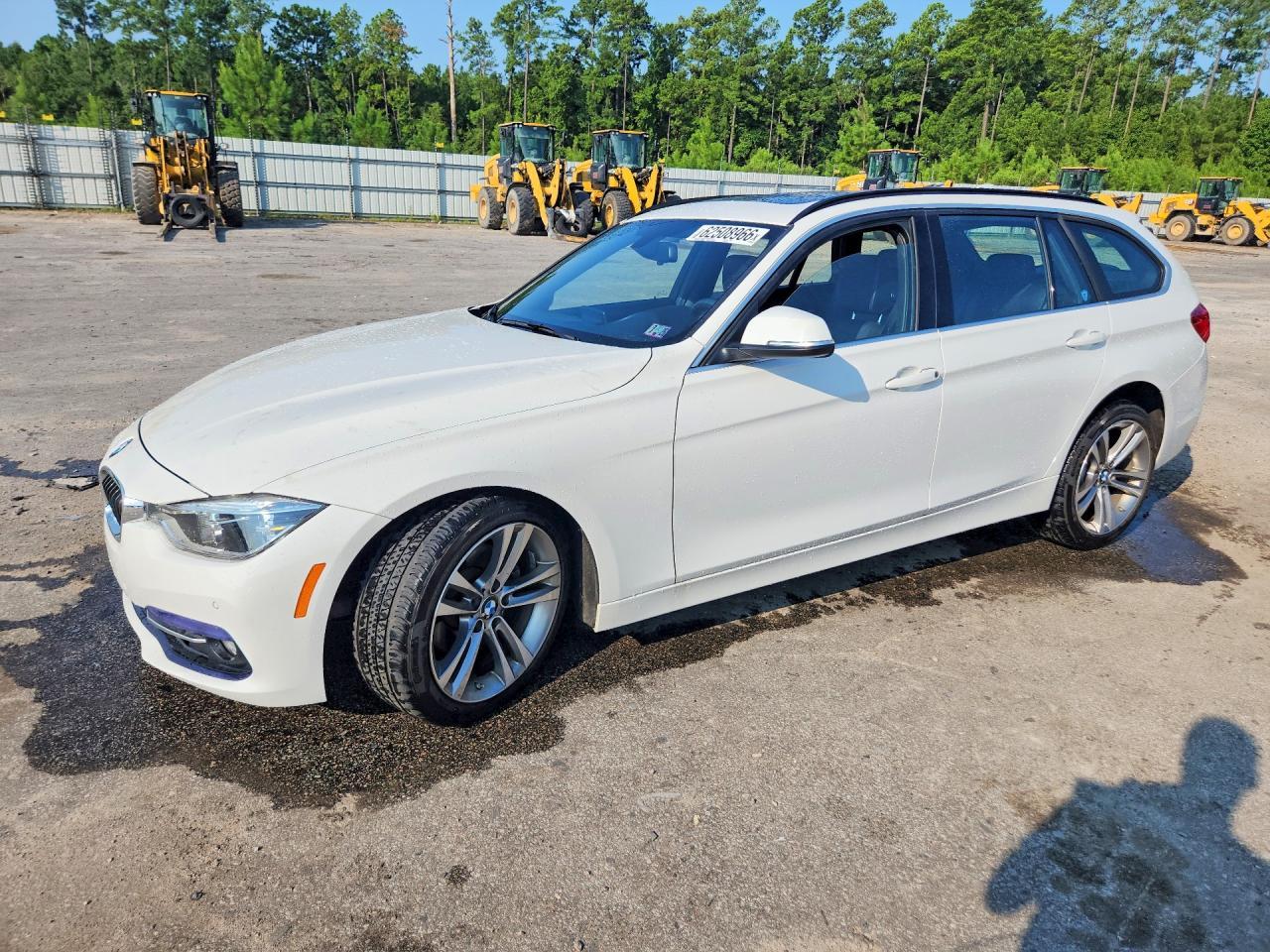 2017 BMW Seria 3 330i - zdjęcie główne