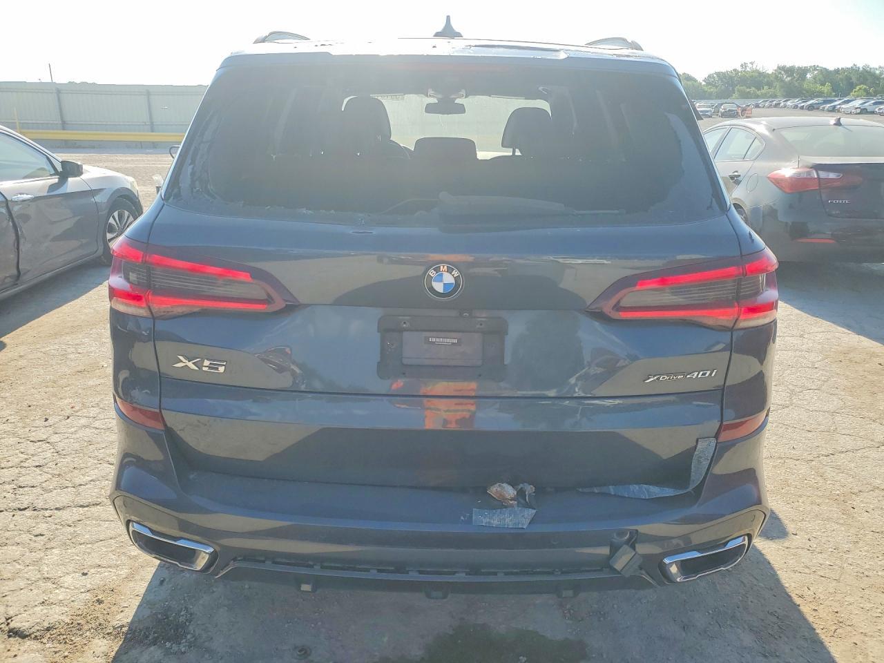 2021 BMW X5 xDrive40I - zdjęcie 6