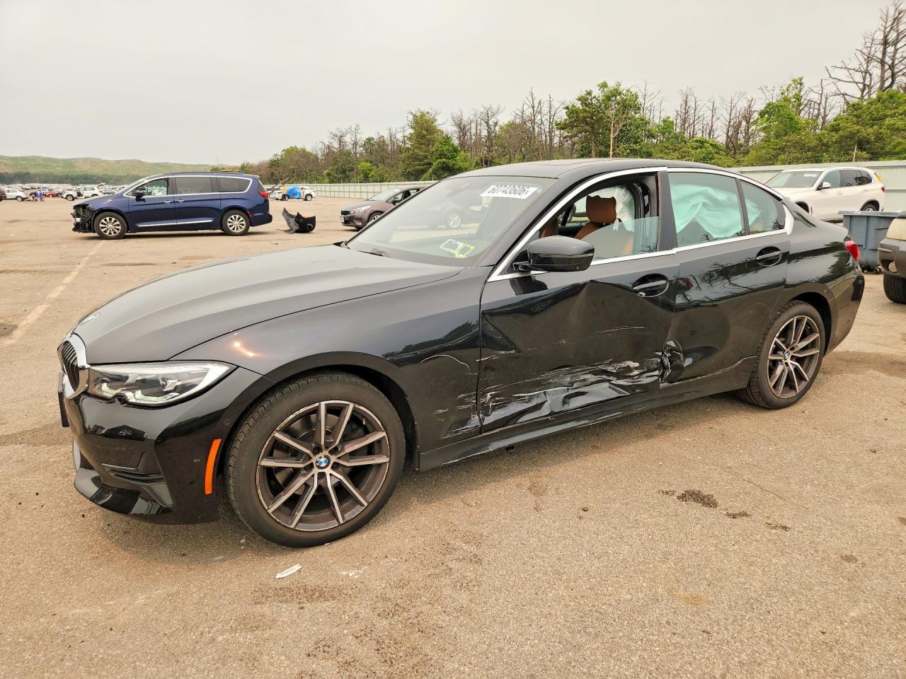 2021 BMW Seria 3 330i - zdjęcie główne