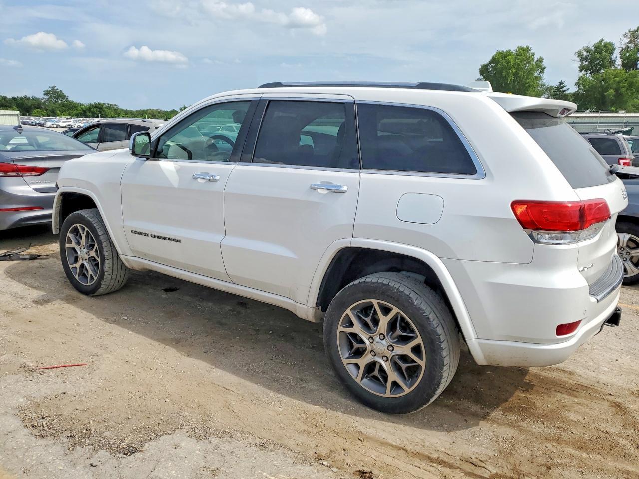 2020 Jeep Grand Cherokee Overland - zdjęcie 2