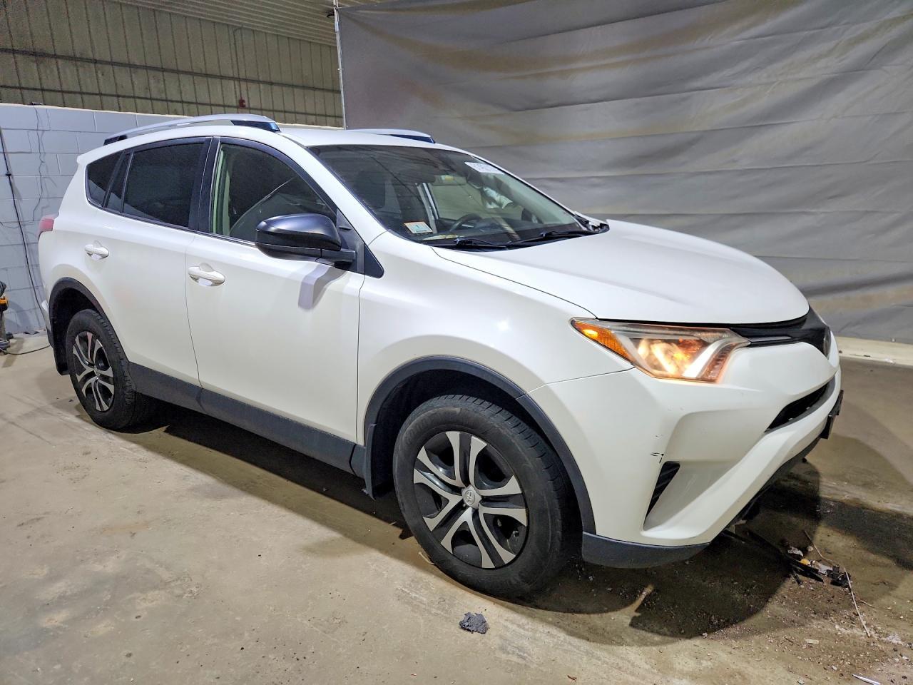 2017 Toyota Rav4 Le - zdjęcie 4