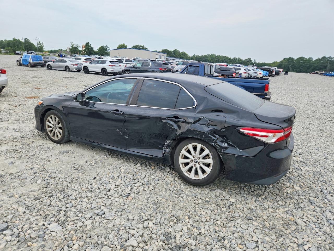 2018 Toyota Camry Le - zdjęcie 2