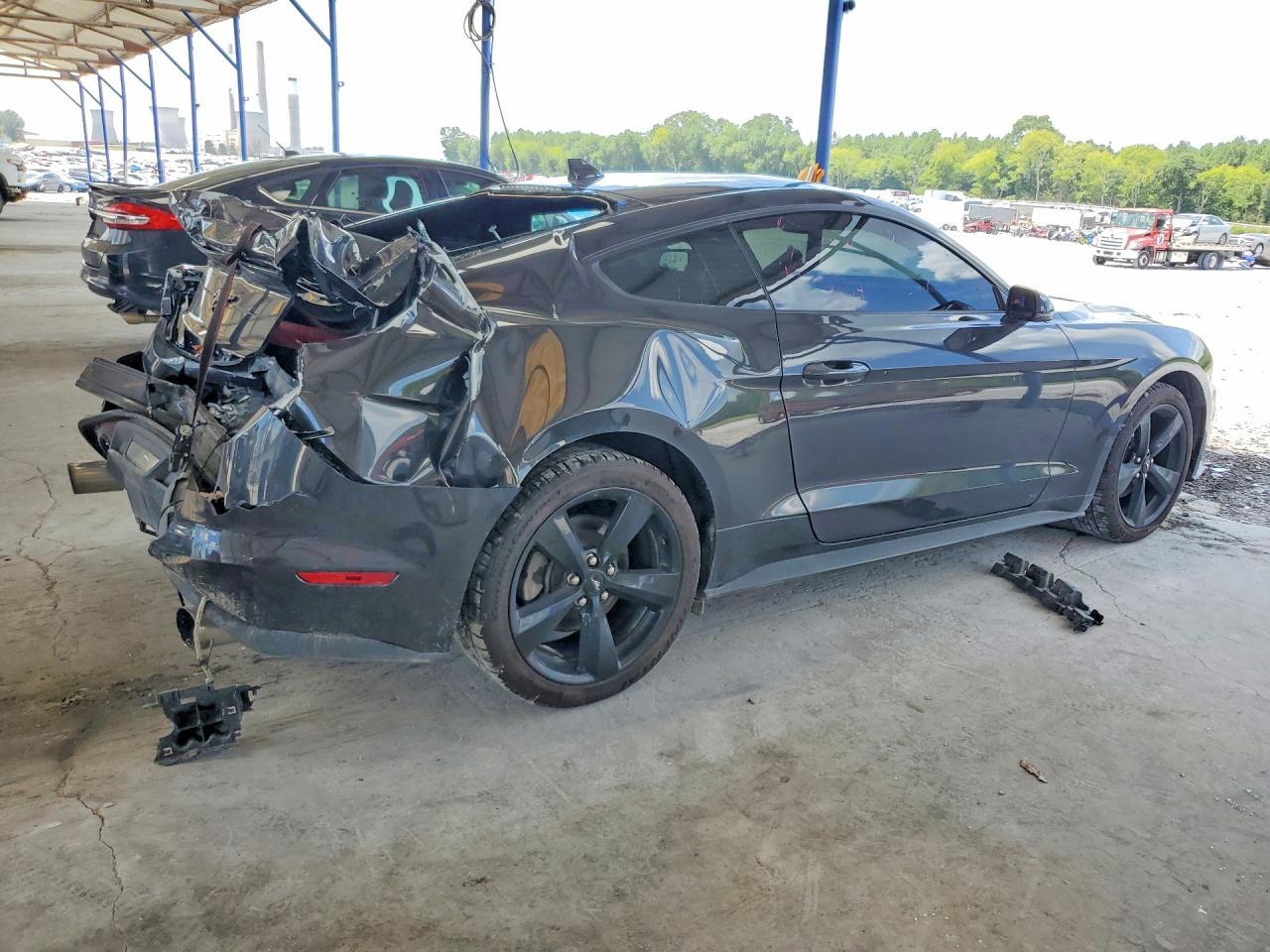2023 Ford Mustang - zdjęcie 3