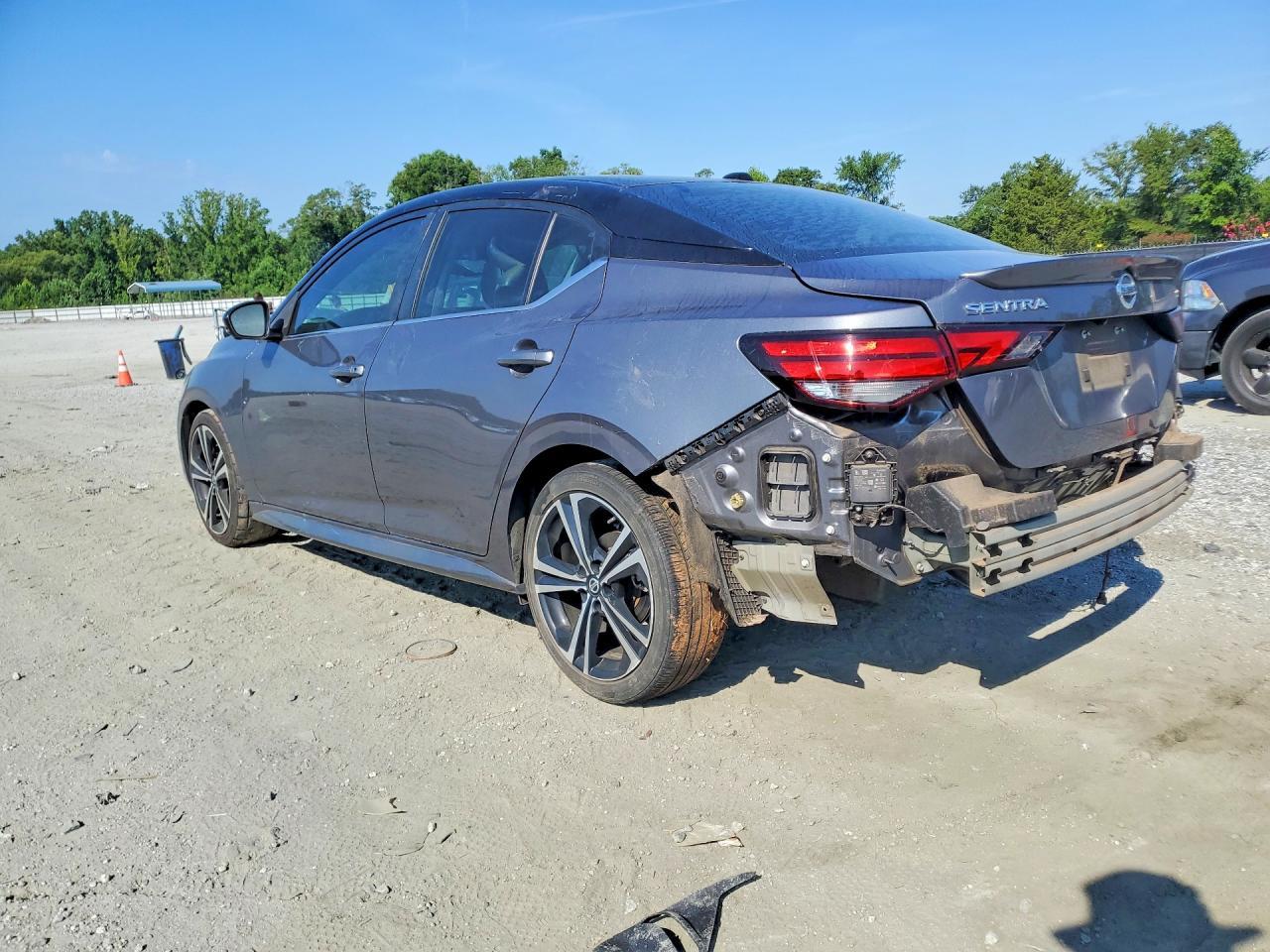 2021 Nissan Sentra Sr - zdjęcie 2