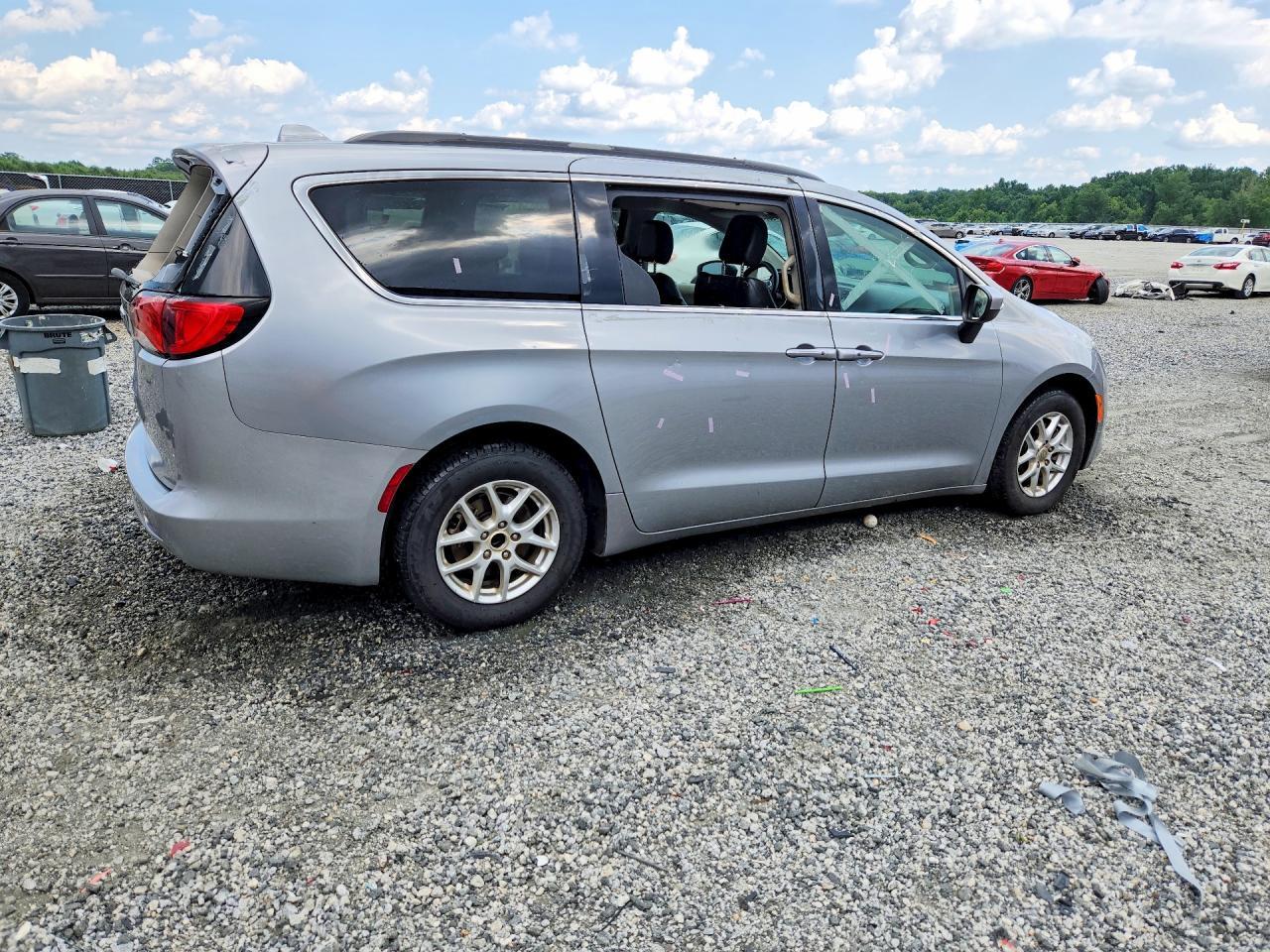 2020 Chrysler Voyager Lxi - zdjęcie 3