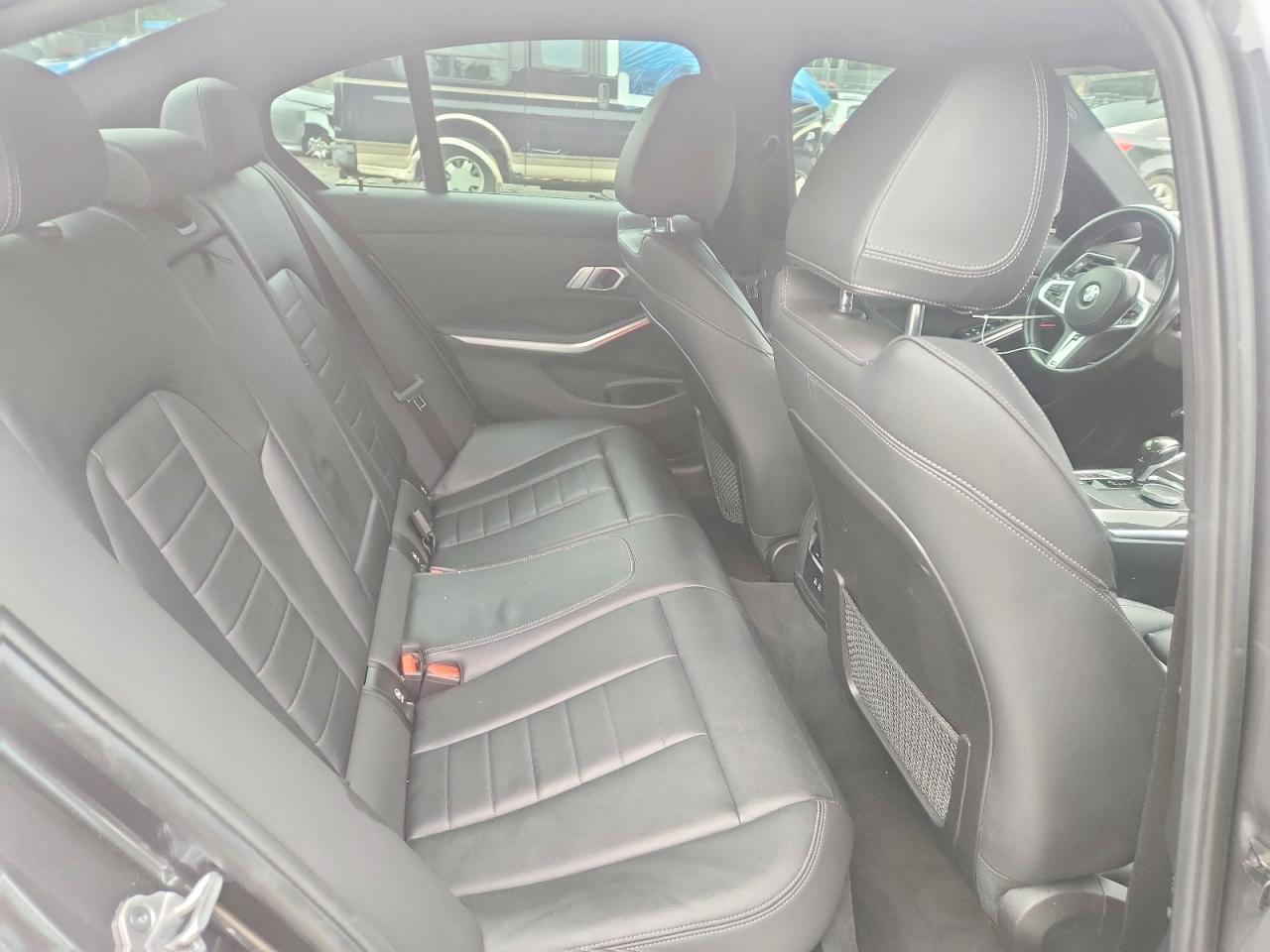 2021 BMW Seria 3 330i - zdjęcie 10
