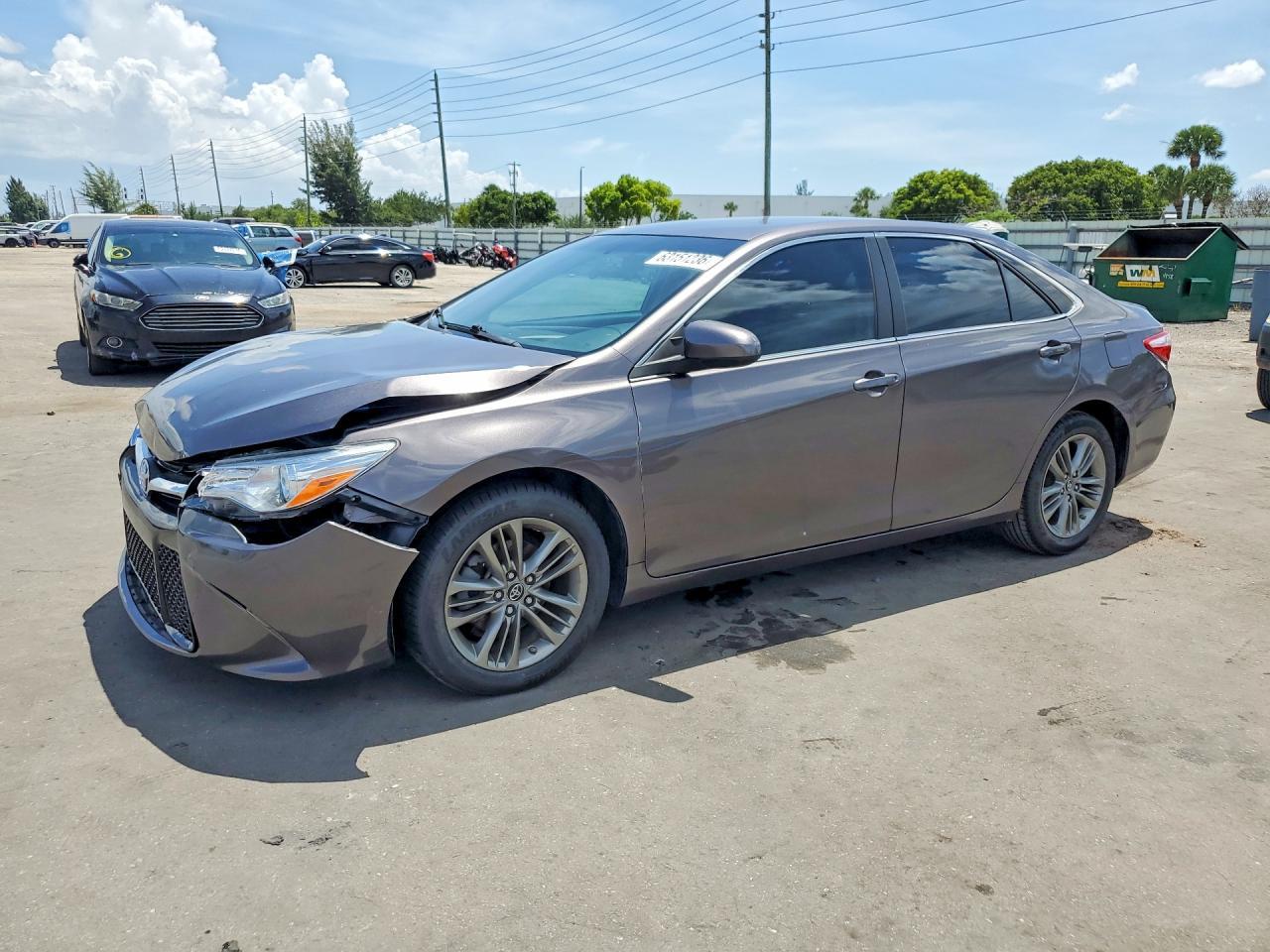 2017 Toyota Camry Se - zdjęcie główne