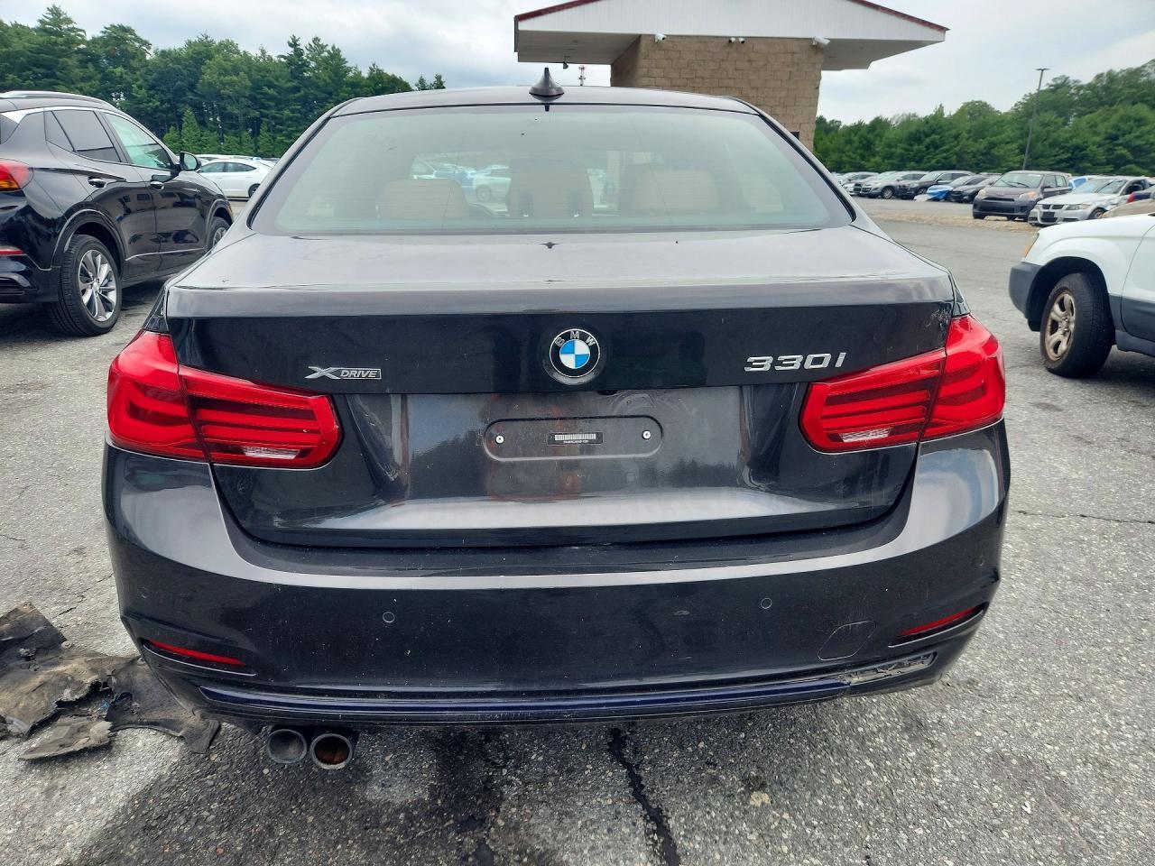 2017 BMW 330 Xi - zdjęcie 6