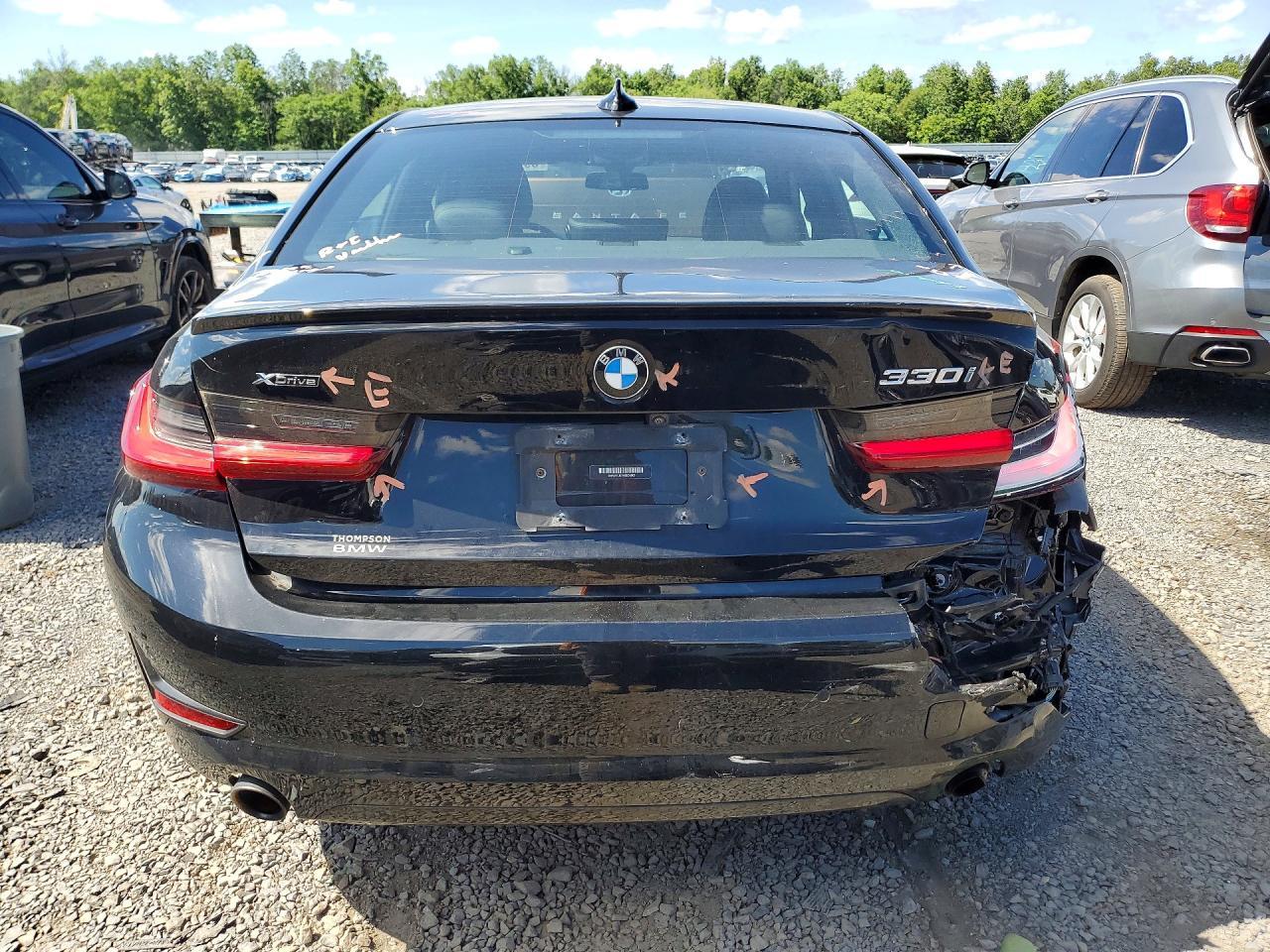 2021 BMW Seria 3 330i - zdjęcie 6