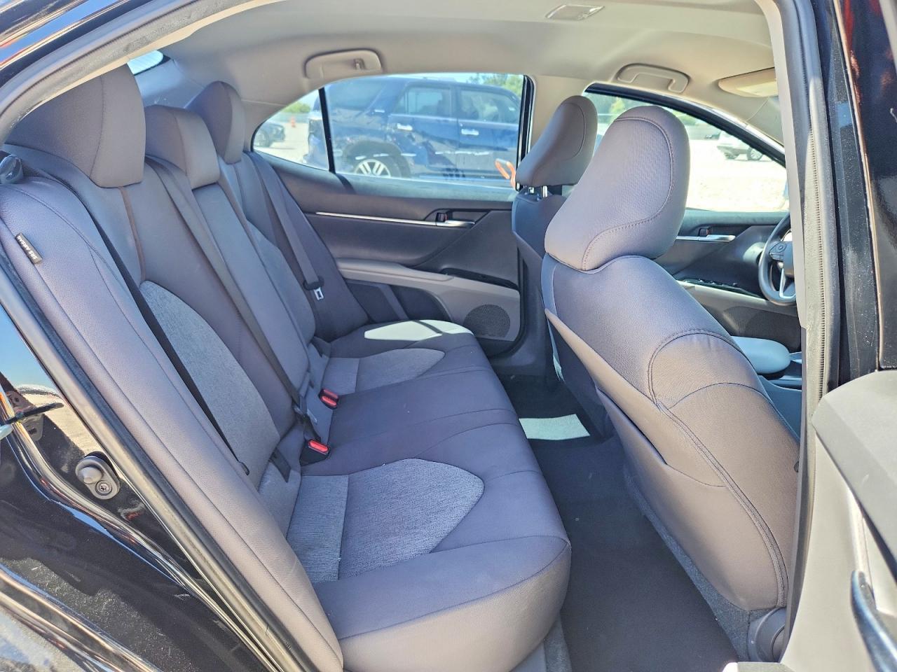 2020 Toyota Camry Le - zdjęcie 10