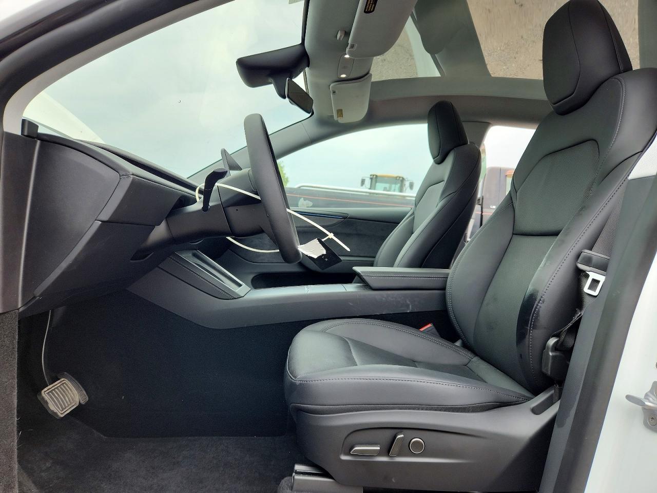 2026 Tesla Model Y - zdjęcie 7