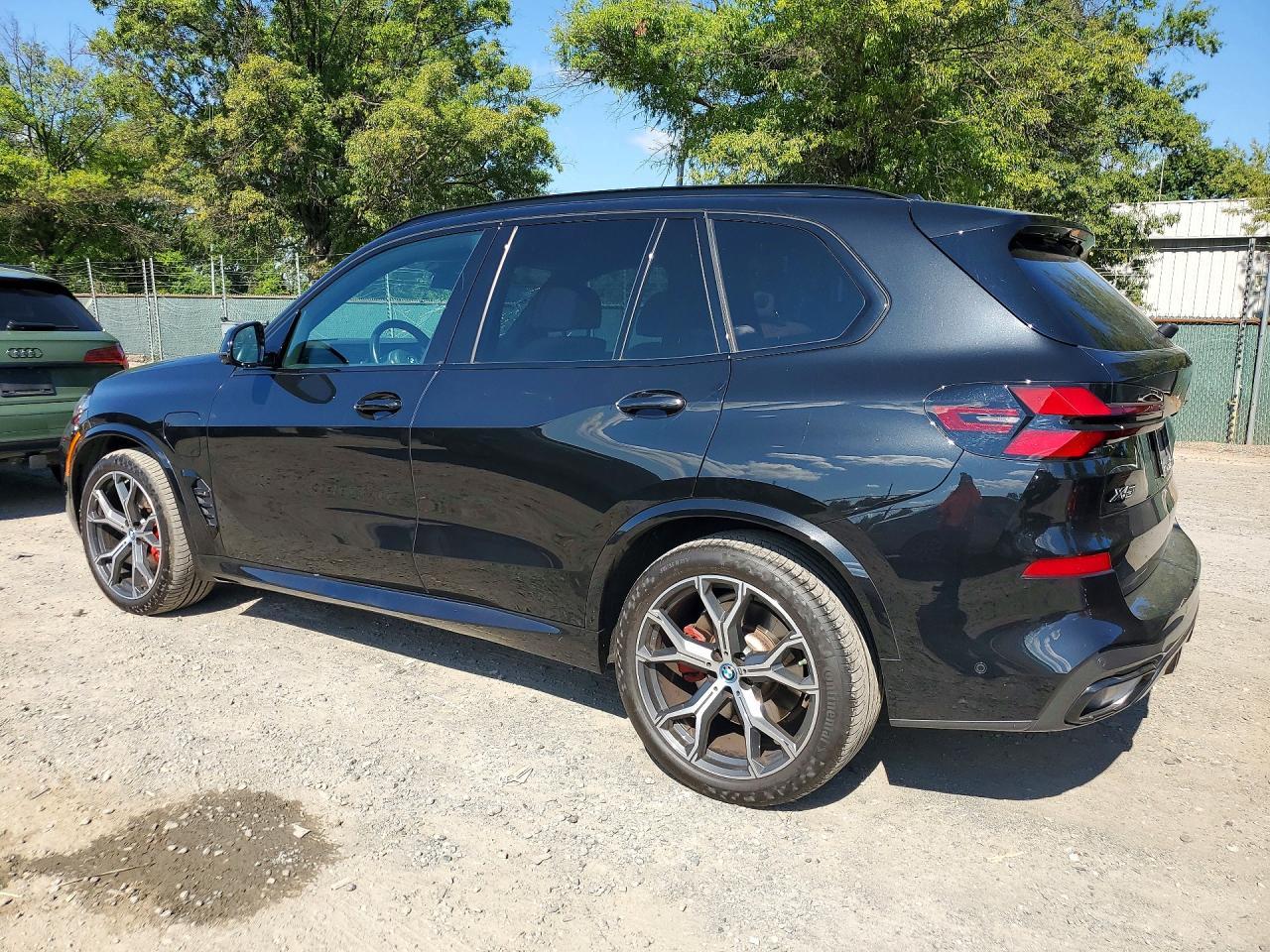 2024 BMW X5 xDrive50E - zdjęcie 2