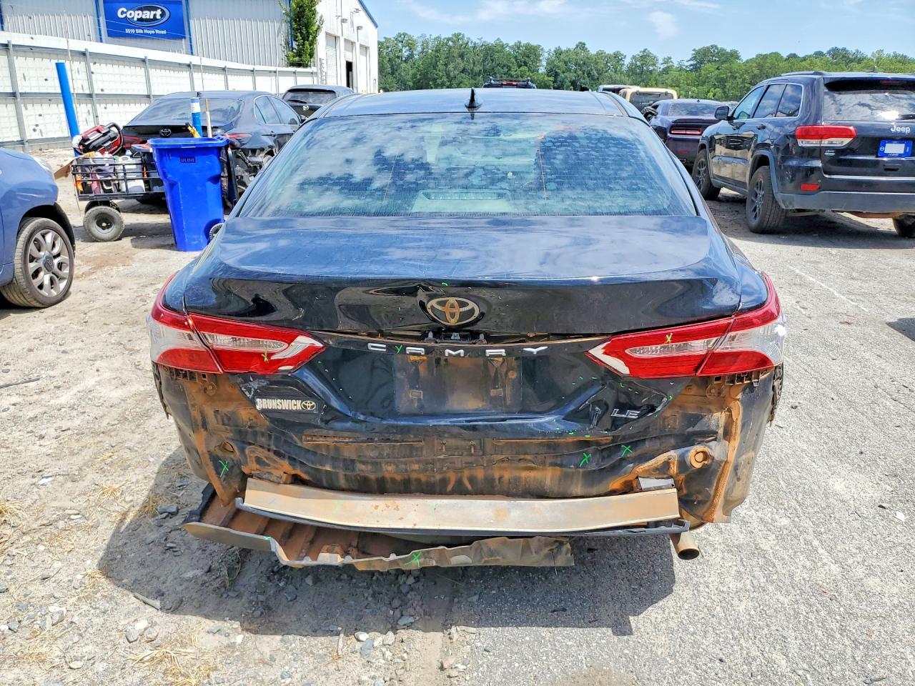 2020 Toyota Camry Le - zdjęcie 6