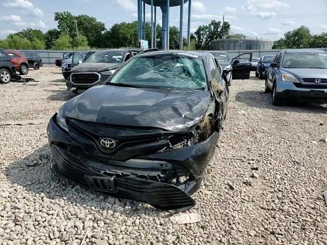 2020 Toyota Camry Le - zdjęcie 13