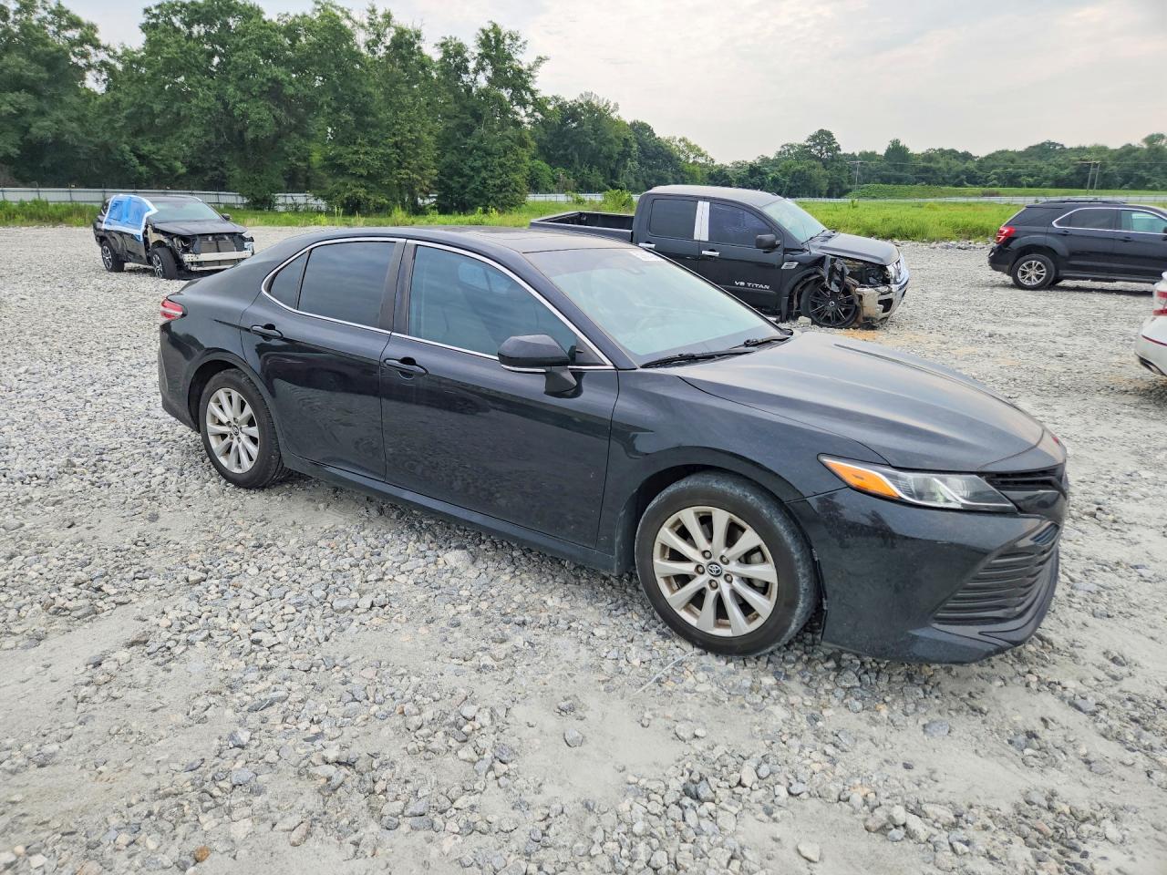 2018 Toyota Camry Le - zdjęcie 4