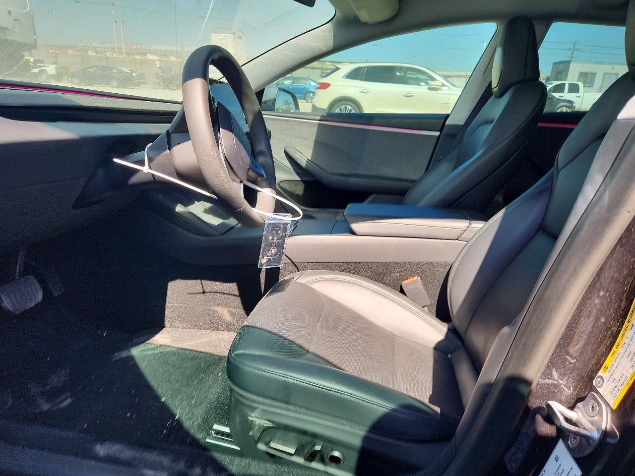 2025 Tesla Model 3 - zdjęcie 7