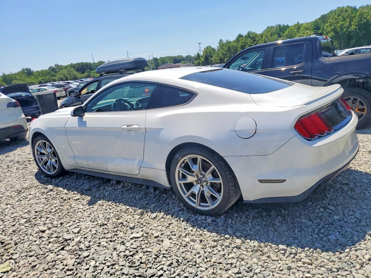 2015 Ford Mustang - zdjęcie 2
