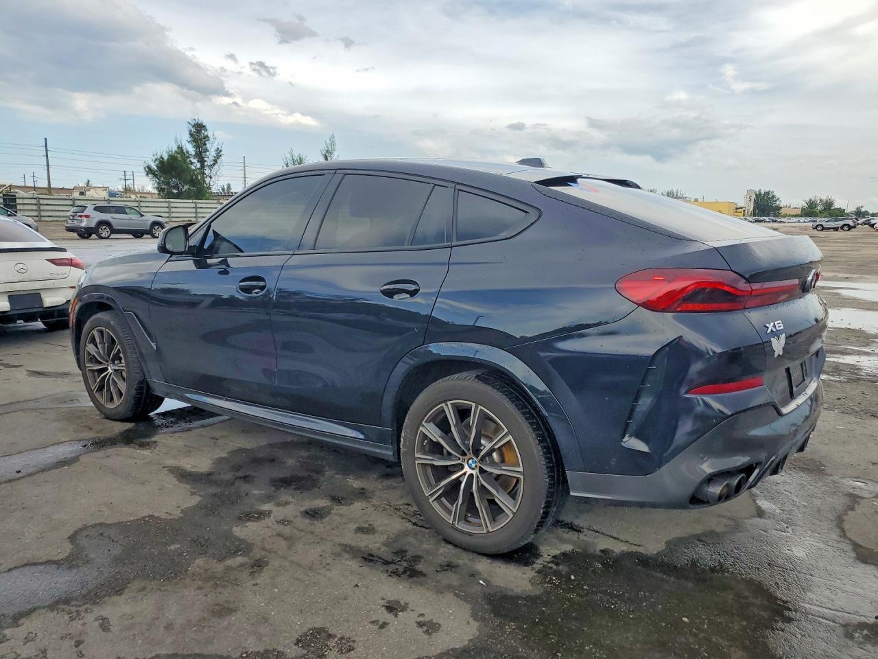 2024 BMW X6 xDrive40I - zdjęcie 2