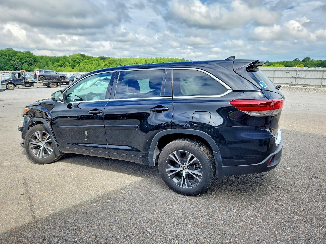 2017 Toyota Highlander Le Plus - zdjęcie 2