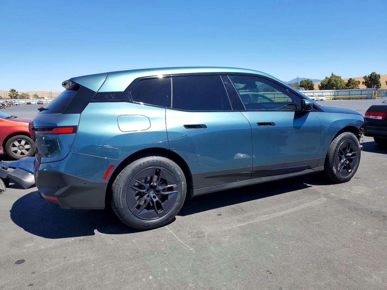 2024 BMW Ix xDrive50 - zdjęcie 3