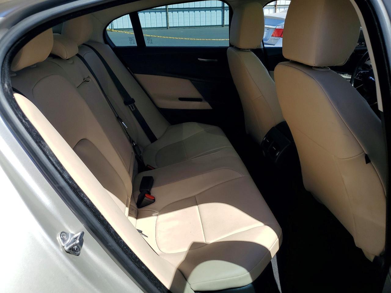 2017 Jaguar Xe Premium - zdjęcie 10