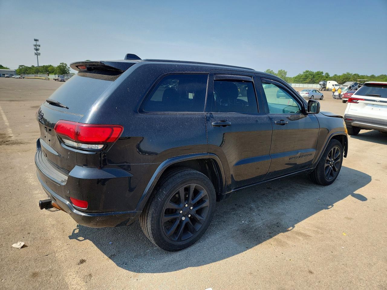 2018 Jeep Grand Cherokee Laredo - zdjęcie 3