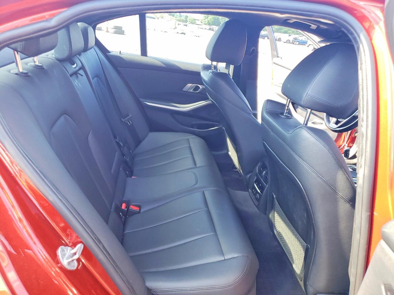 2019 BMW Seria 3 330i - zdjęcie 10