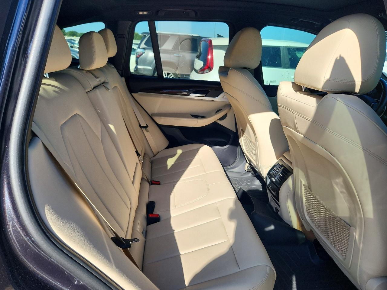 2021 BMW X3 xDrive30E - zdjęcie 11
