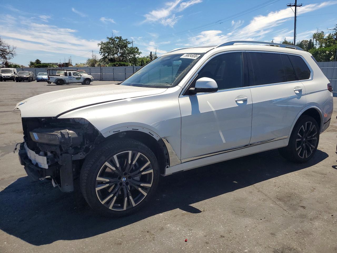 2024 BMW X7 xDrive40I - zdjęcie główne