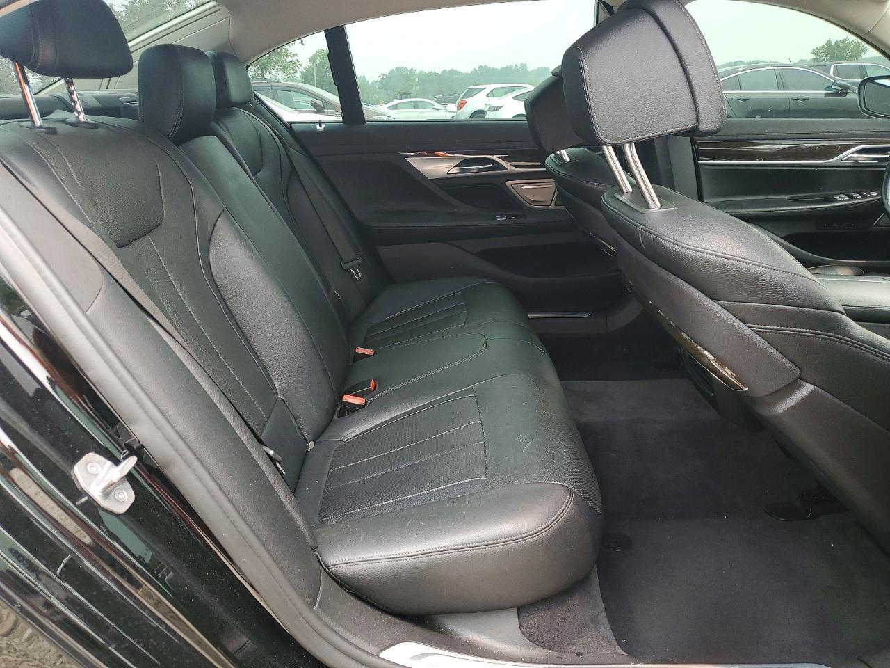 2020 BMW Seria 7 745e - zdjęcie 10
