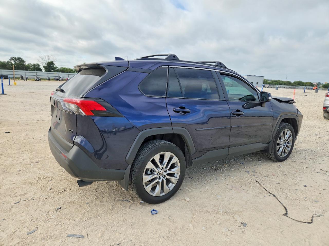 2025 Toyota Rav4 Xle Premium - zdjęcie 3