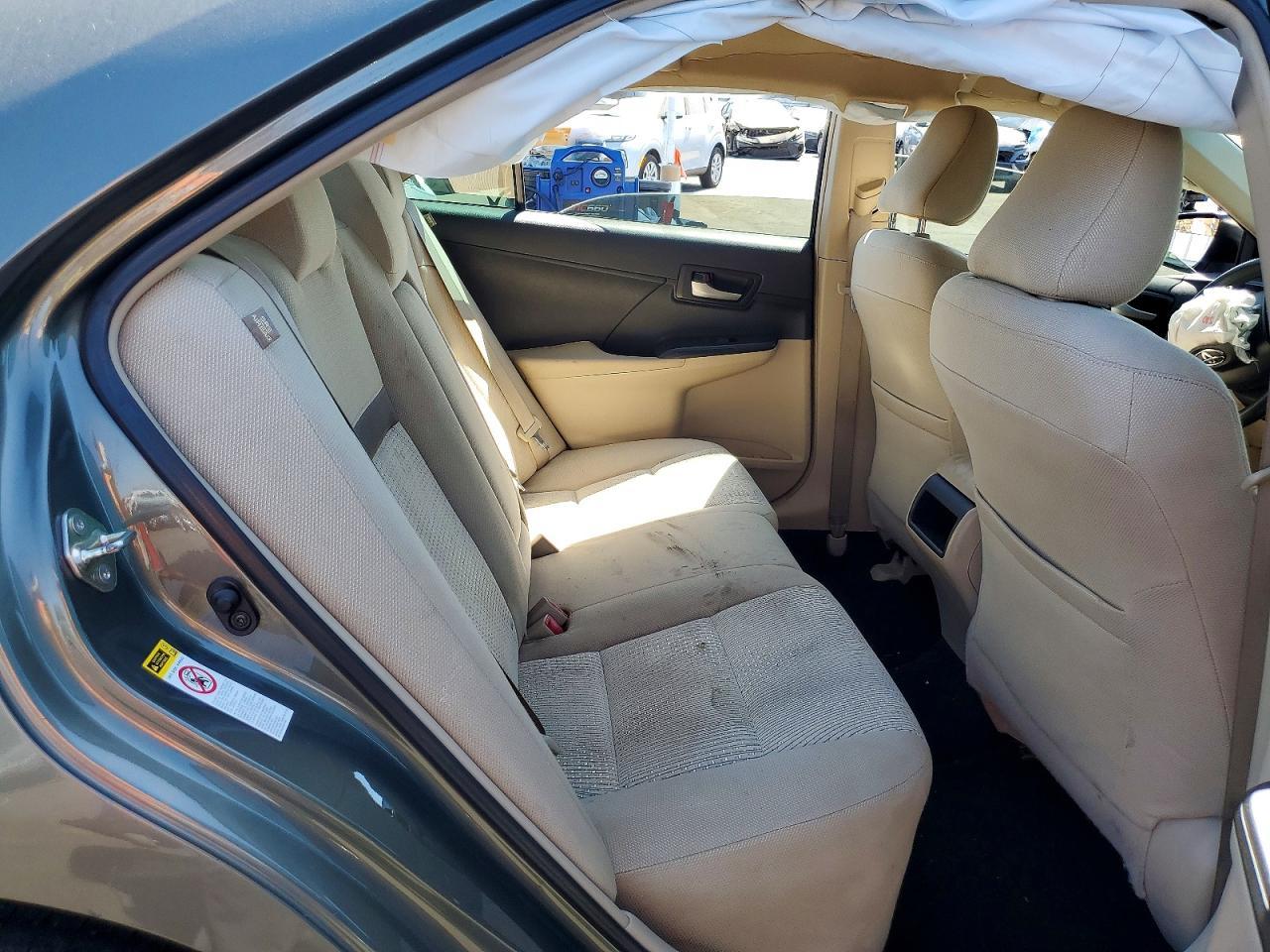 2014 Toyota Camry Le - zdjęcie 10