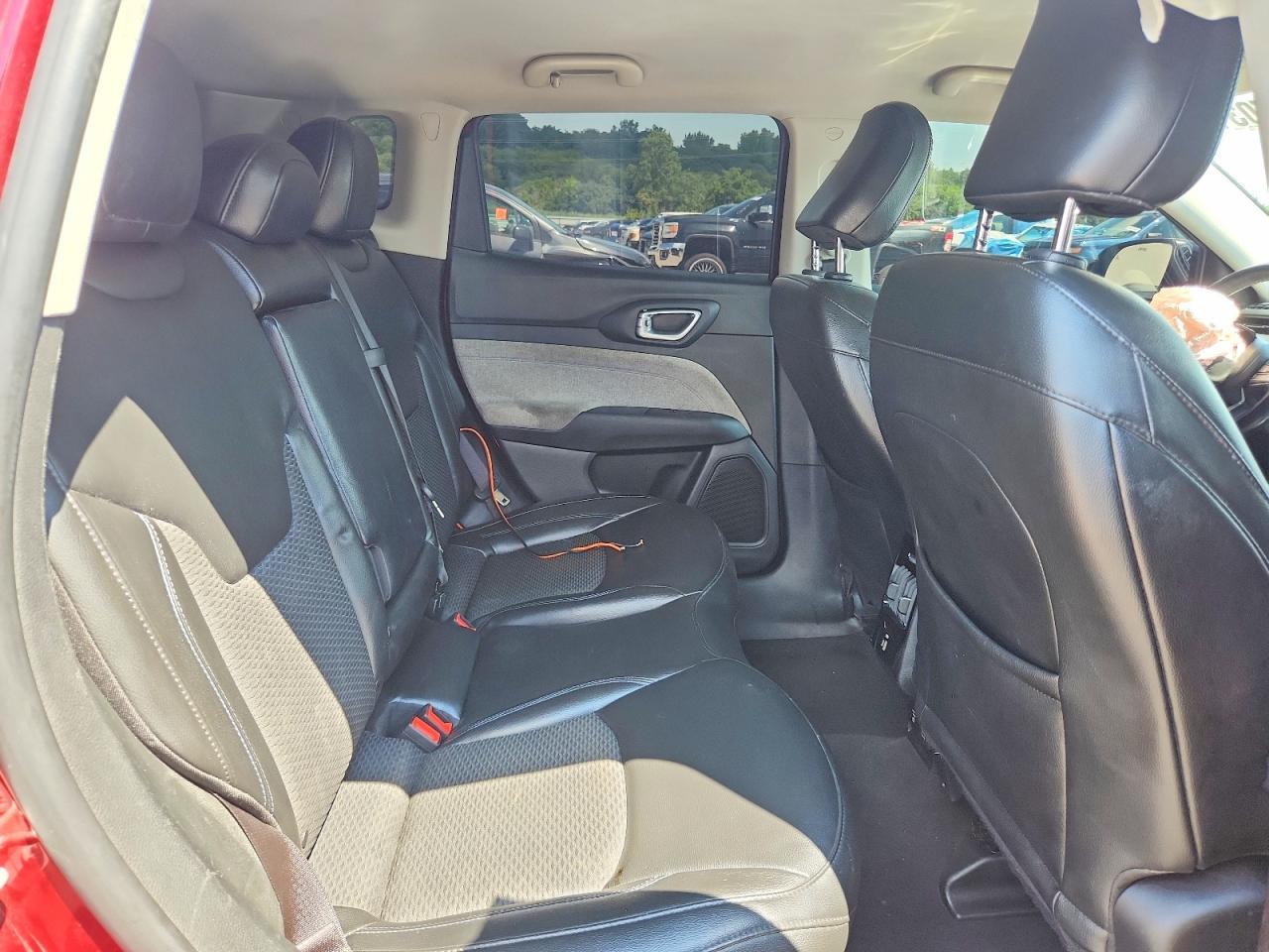 2022 Jeep Compass Latitude - zdjęcie 11