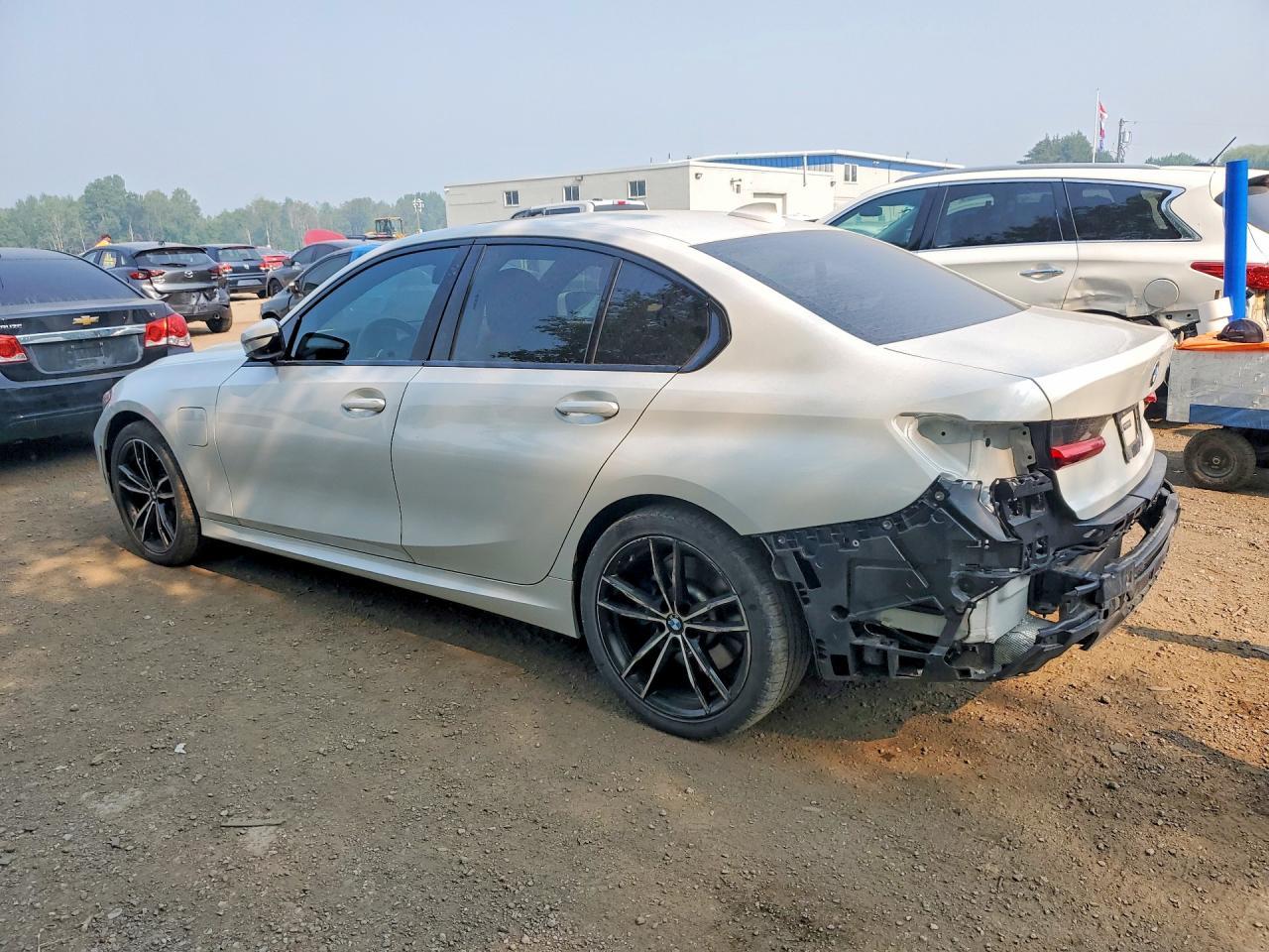 2021 BMW 330Xe - zdjęcie 2