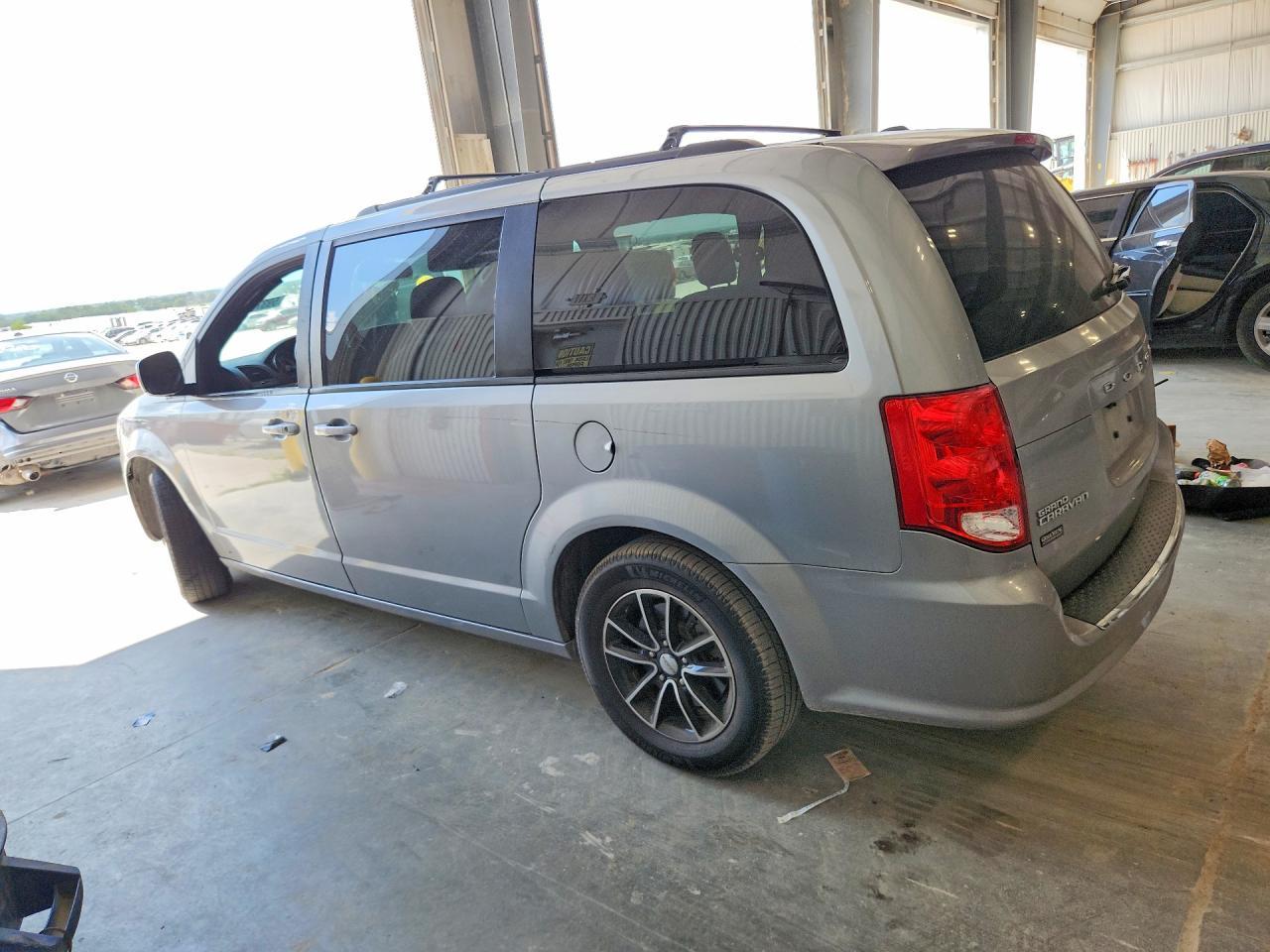 Dodge Grand Caravan - zdjęcie 2