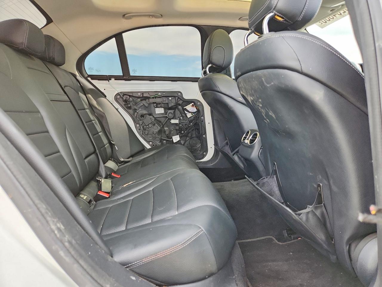 2015 Mercedes-Benz C 300 4Matic - zdjęcie 10