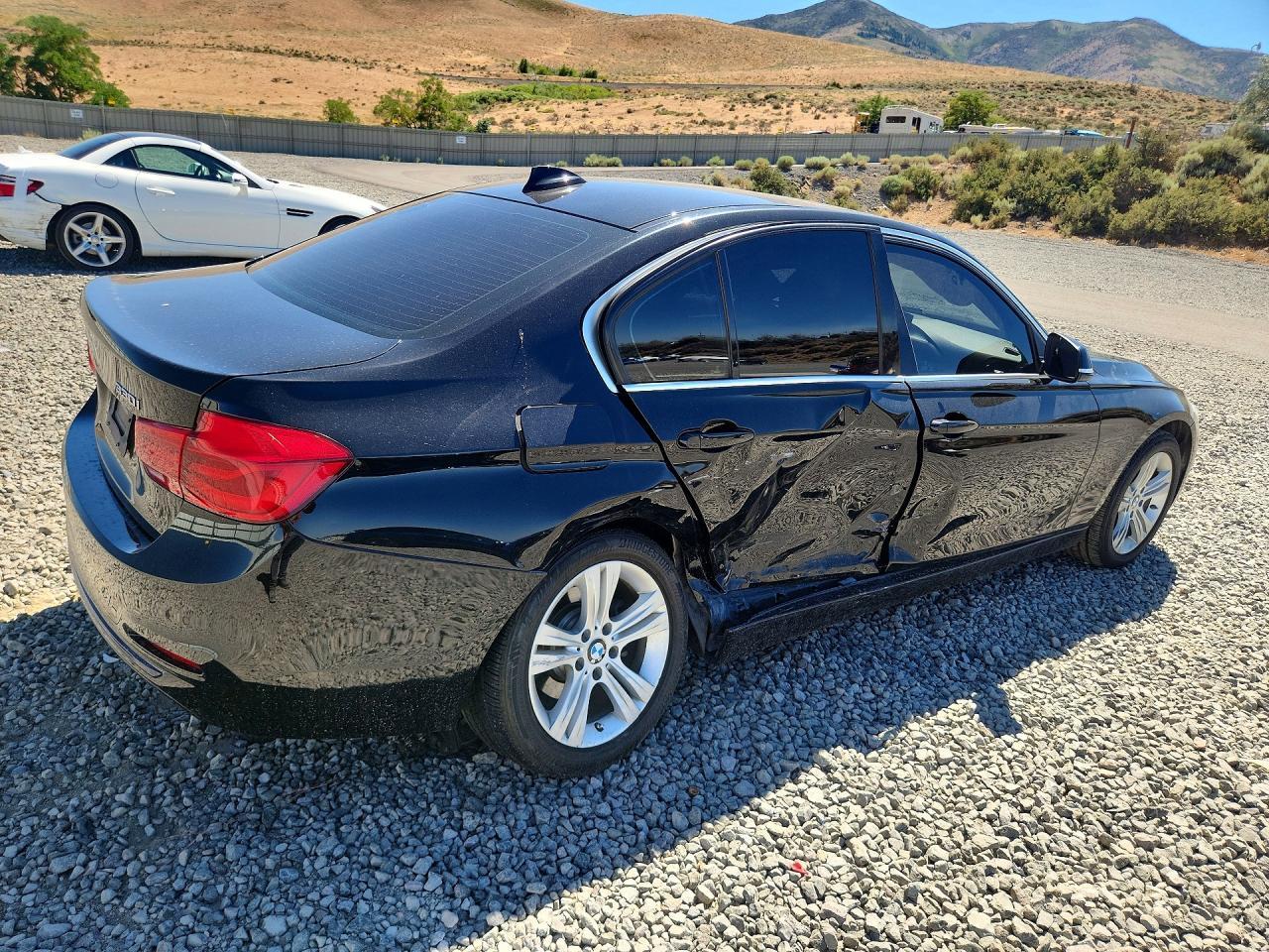 2017 BMW Seria 3 330i - zdjęcie 3