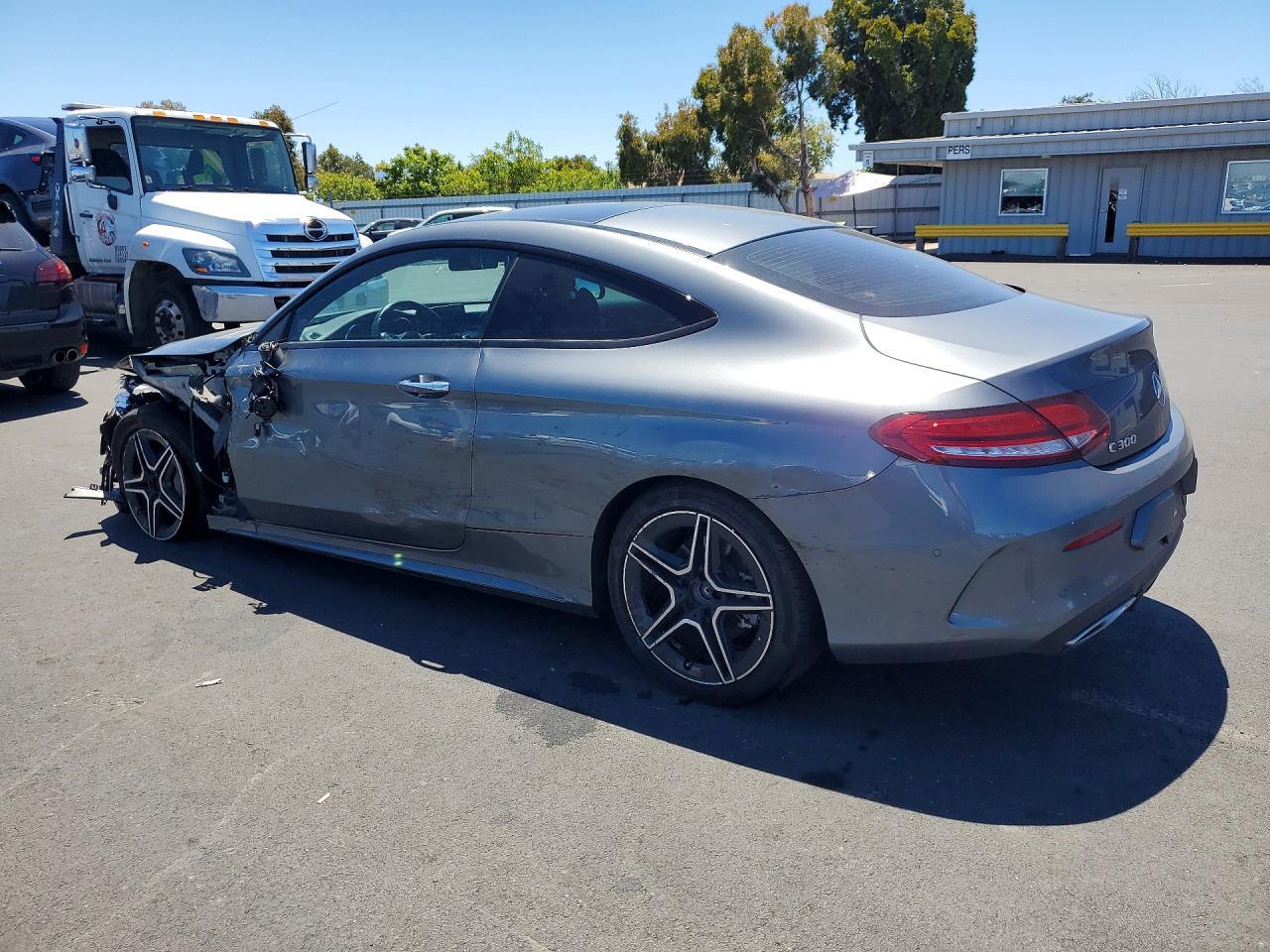 2023 Mercedes-Benz C 300 - zdjęcie 2
