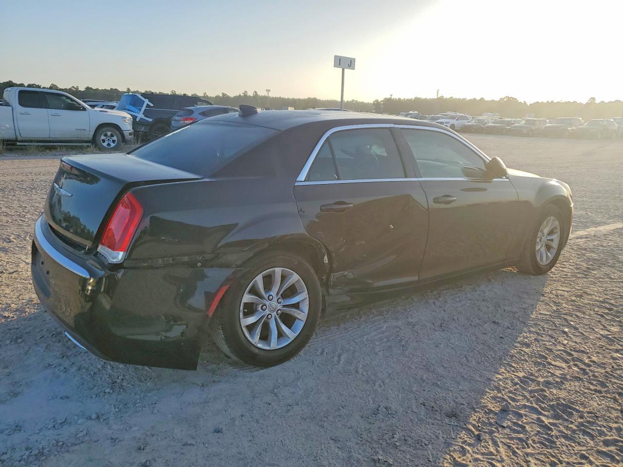 2016 Chrysler 300 Limited - zdjęcie 3