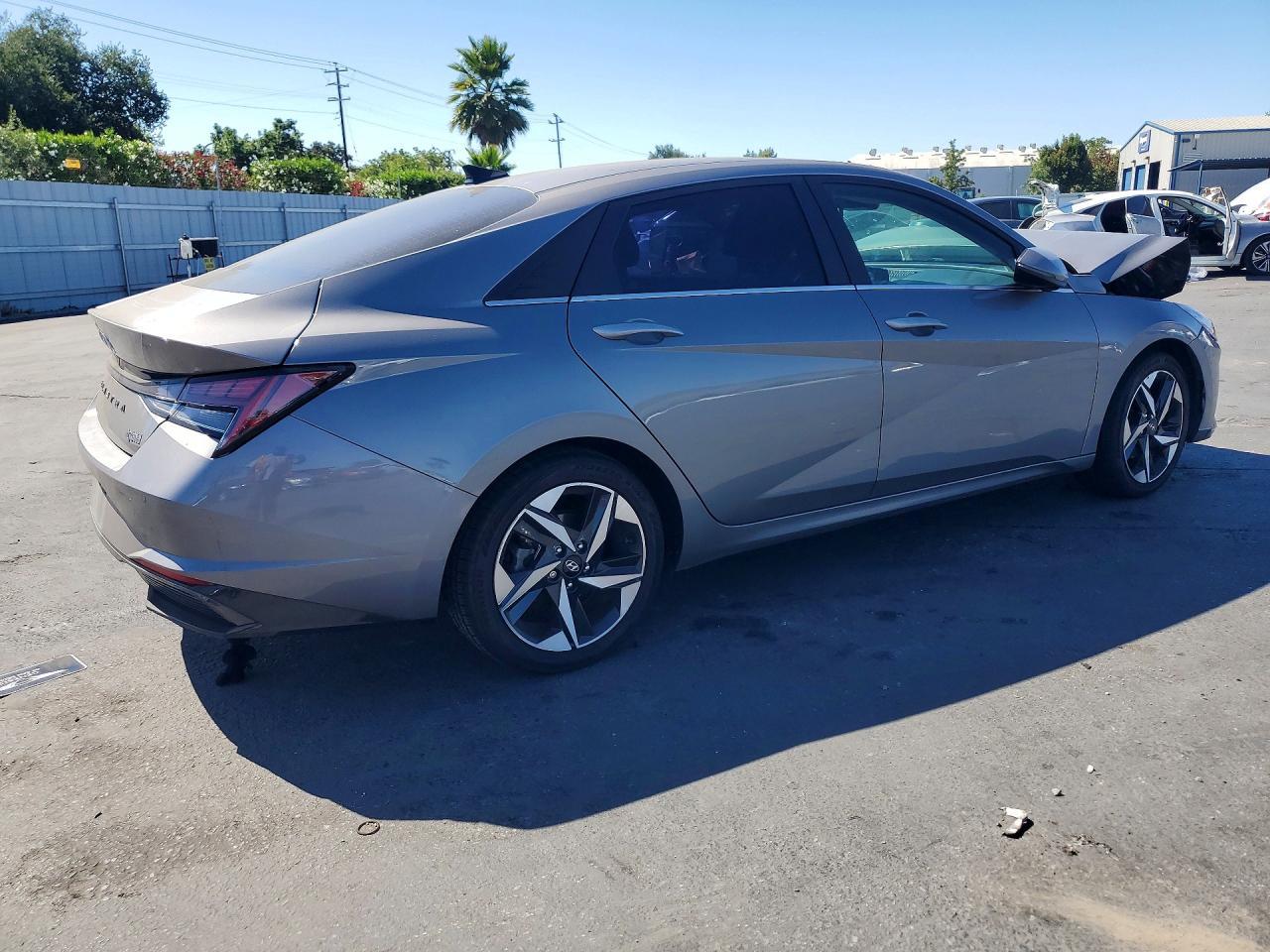 2021 Hyundai Elantra Limited - zdjęcie 3