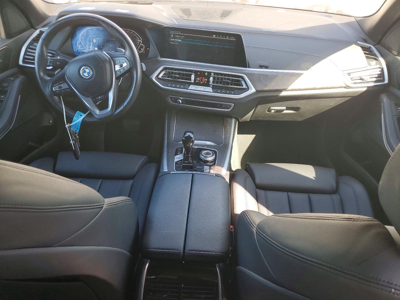2022 BMW X5 xDrive45E - zdjęcie 8