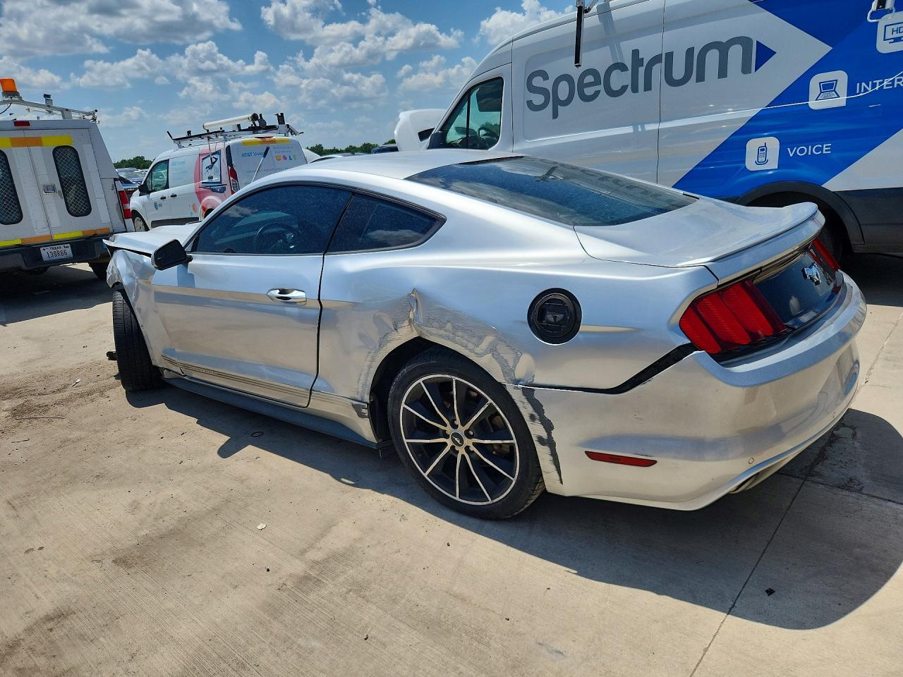 2016 Ford Mustang - zdjęcie 2