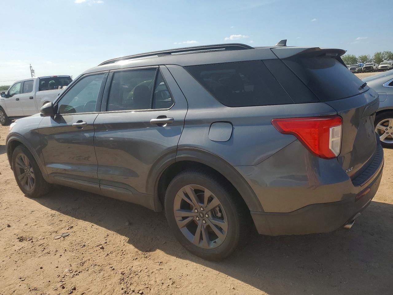 2021 Ford Explorer Xlt - zdjęcie 2