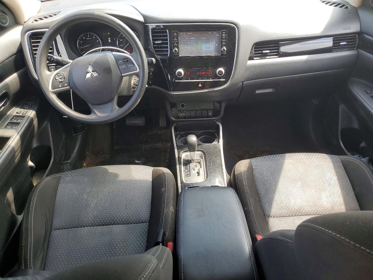 2020 Mitsubishi Outlander Es - zdjęcie 8