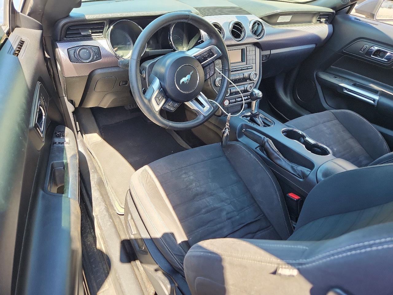 2015 Ford Mustang - zdjęcie 8